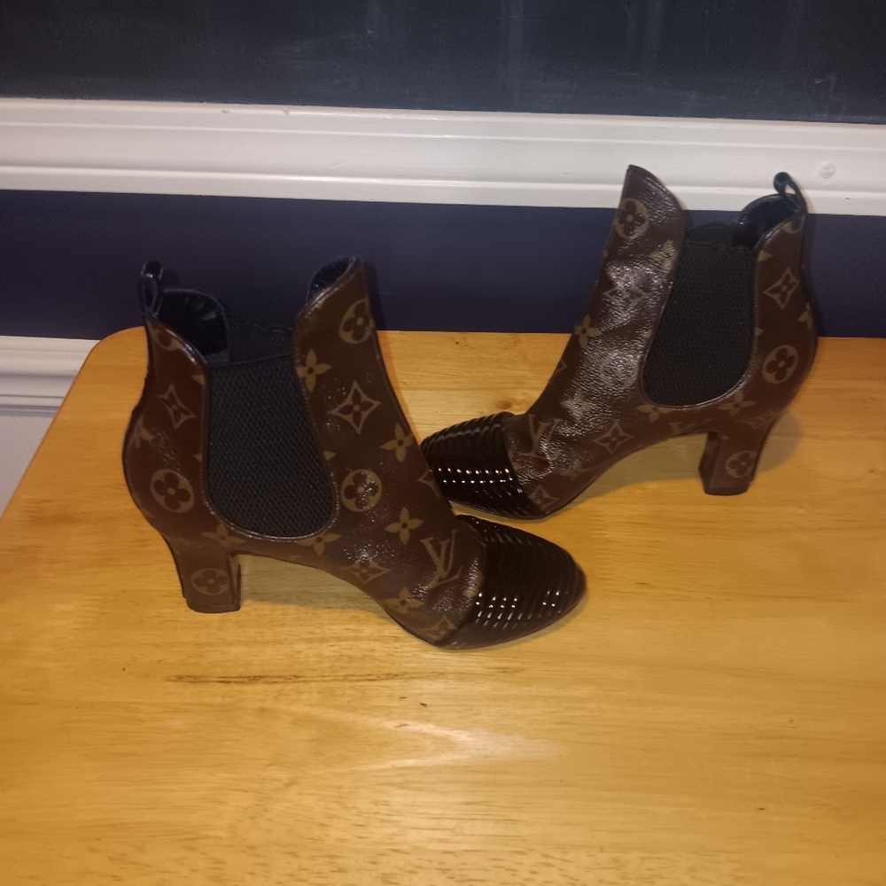 Louis Vuitton Monogram Heeled Boots Size 35 - Picture 3 of 6